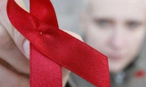 Прыщ во рту болит горло