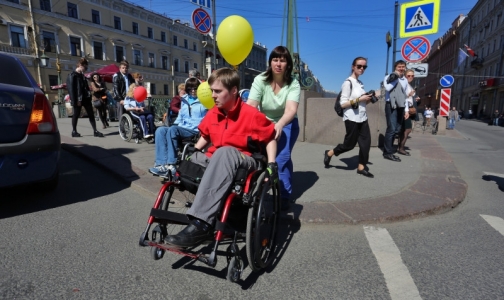 Схема вязаного женского платья крючком Схема вязаного женского платья крючком