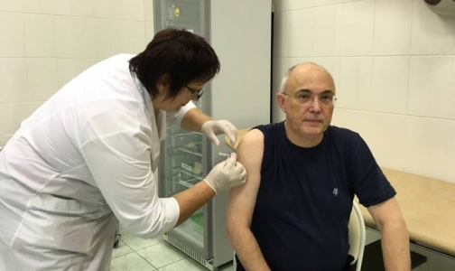 Для прививочных кабинетов Петербурга установили единый график