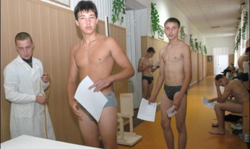Призывников предложили проверять в районных поликлиниках