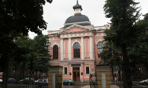 Все медицинские вузы Петербурга признаны эффективными