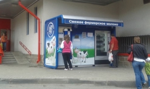 Суд отменил штраф владельцам молокоматов в Петербурге