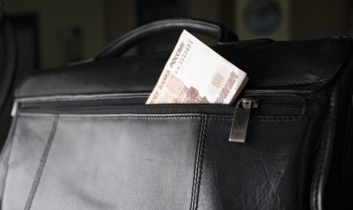 Главные врачи больниц Петербурга впервые отчитались о доходах, машинах и домах за границей