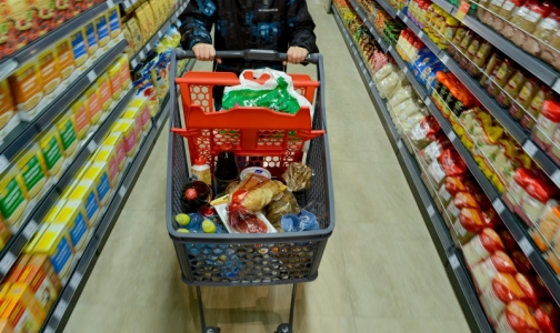 В петербургских магазинах и кафе нашли сотни некачественных продуктов