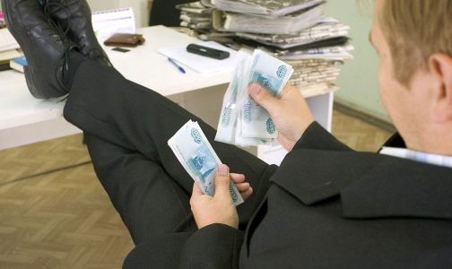 Смольный отчитался о выросших зарплатах врачей