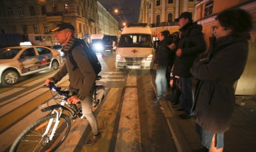 У врачей петербургской «Скорой» украли кардиометр, пока они грузили пациентку в машину