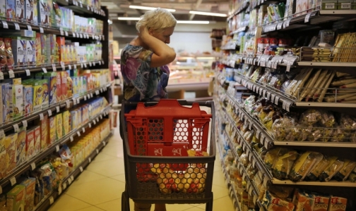 В Торговом доме «РеалЪ» прокуратура обнаружила продукты на полу и мух