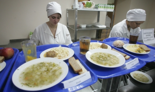 В детсадах Кронштадта обнаружили гнилые продукты и тараканов
