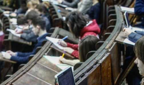 В каких вузах Петербурга хотят учиться будущие медики