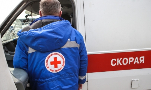 В Петербурге за прибытие на вызов без бахил врача ударили битой