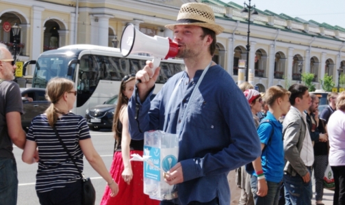 Белые цветы собрали на лечение тяжело больных детей Петербурга более 900 тысяч рублей