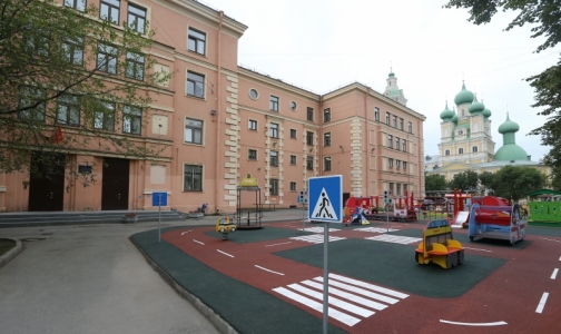 На базе петербургской школы открылся региональный центр аутизма