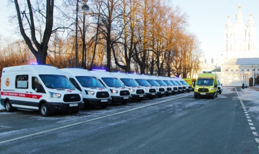 Губернатору Петербурга показали полторы сотни новых «Скорых»