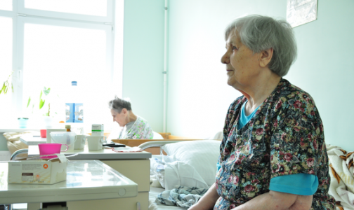Пожилым пациентам Максимилиановской больницы срочно требуется помощь
