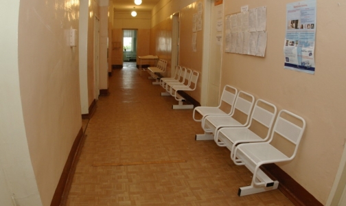 Прокуроры не смогли попасть к врачам детских поликлиник Красносельского района