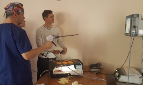 В Петербурге детские хирурги Северо-Запада учатся оперировать без вскрытия грудной клетки