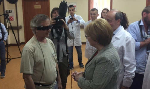 Глава Минздрава рассказала, как видит мир пациент с бионическим глазом