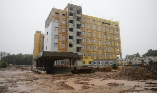 Строители перинатального центра в Гатчине отстают от графика на 2 месяца