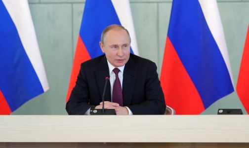 Путин о зарплатах врачей: Будем стремиться, чтобы уровень зарплат «шел по восходящей»