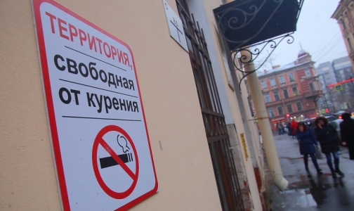 Петербурженка не может защитить болеющих детей от табачного дыма соседей