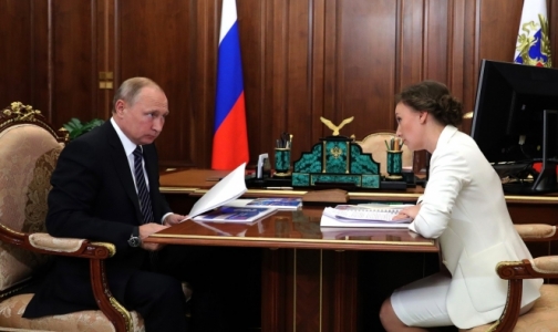 Владимиру Путину доложили: на орфанные лекарства детям не хватает 8 млрд рублей