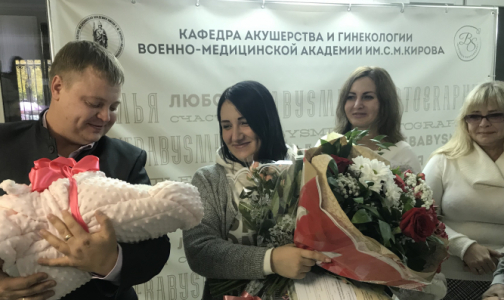Не отходя от роддома: Петербурженкам начали выдавать документы ребенка сразу после родов