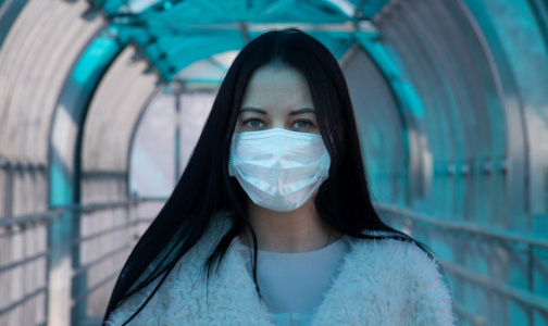 «Потеря обоняния - абсолютная ерунда». Главный инфекционист Минздрава рассказала об особенностях нового коронавируса