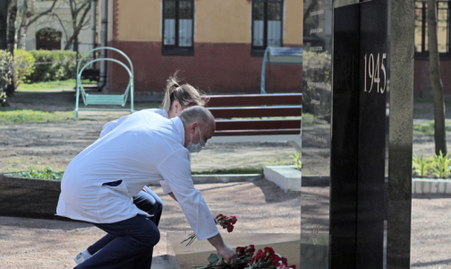 В Педиатрическом университете воздвигли памятник сотрудникам и студентам, погибшим в годы войны