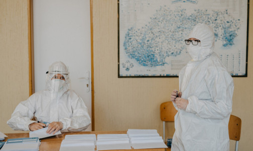 Почти 2,5 тысячи петербургских студентов-медиков помогают врачам в борьбе с коронавирусом