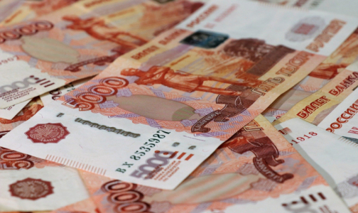 На выплаты медработникам, борющимся с коронавирусом, выделяют 10 млрд рублей