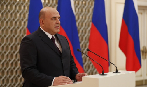 Глава правительства России поручил утвердить временные правила доставки в регионы вакцины от COVID-19