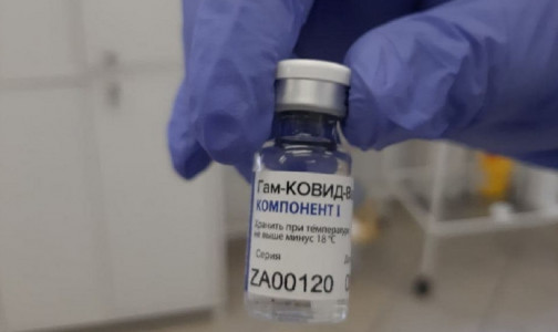 Чиновники Петербурга - о массовой вакцинации от коронавируса: Ходить по пятеро, не пить шесть дней, антитела - за свой счет