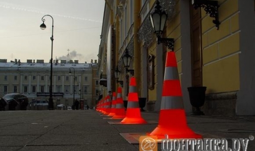Новая опасность для петербуржцев — светильники на мостовой