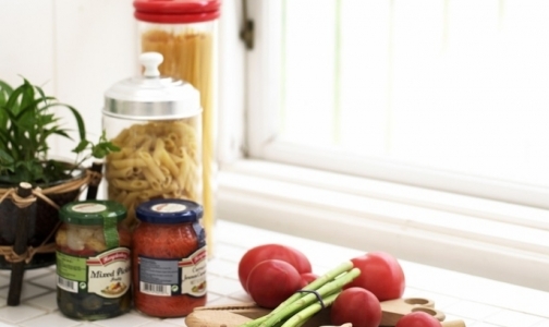 Губернатор получит продуктовый набор от общества потребителей