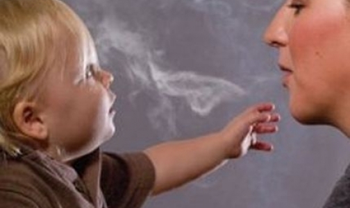 Курение родителей чревато недержанием мочи у детей