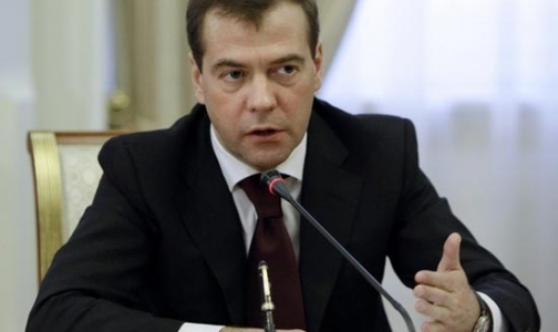 Медведев: Минздрав должен активнее информировать граждан о бесплатной медпомощи