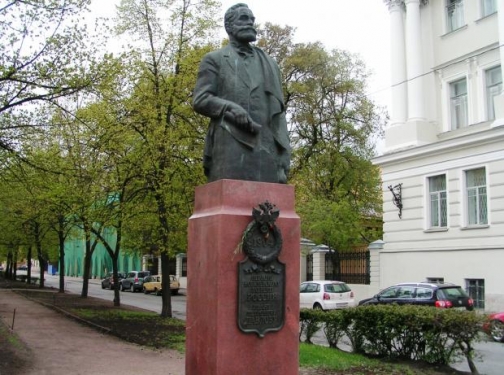 В Первом меде установили памятник академику Павлову
