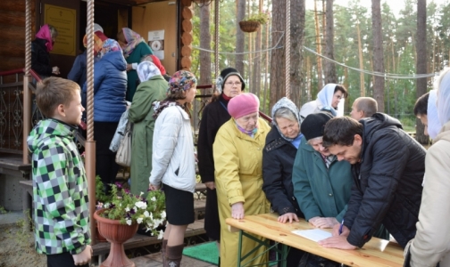 В храмах собирают подписи за запрет бесплатных абортов