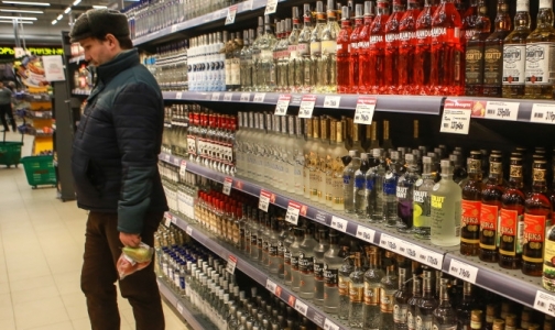 Три четверти россиян поддерживают запрет на продажу алкоголя молодежи до 21 года