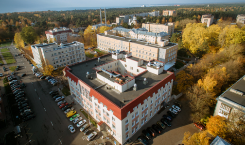 В больнице Сестрорецка отбивались от налётчиков, пострадал главный врач