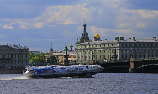 В России создали плавучую карету скорой помощи. В Петербурге от нее отказались 10 лет назад