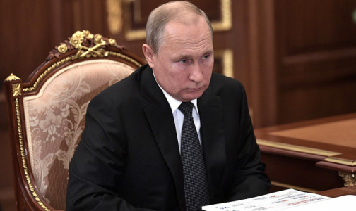 Путин назвал семьи с тремя детьми правильными