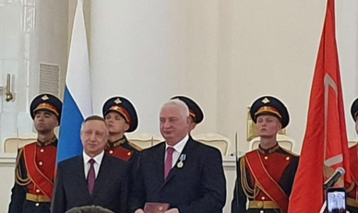 Петербургские врачи получили президентские награды в Смольном