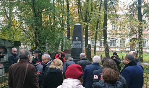 В Александро-Невской Лавре открыли памятник знаменитому врачу Герману Альбрехту