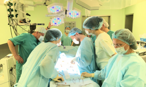 Петербургские хирурги сохранили пациентке легкие, удалив огромную опухоль в груди
