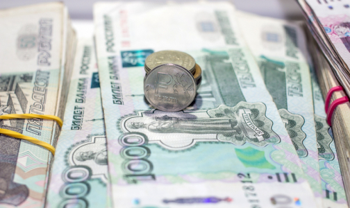 Эксперт объяснил, как новая система оплаты труда вернет врачей в российские клиники